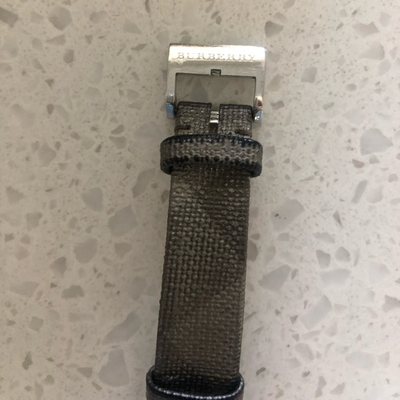 Burberry women’s silver classic checker gray plaid print watch - Picture 5 of 10